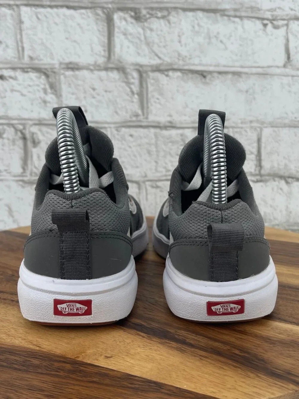 Vans Range EXP Youth Sz. 4 Gray White Mesh Lace Up Low Top Sneakers